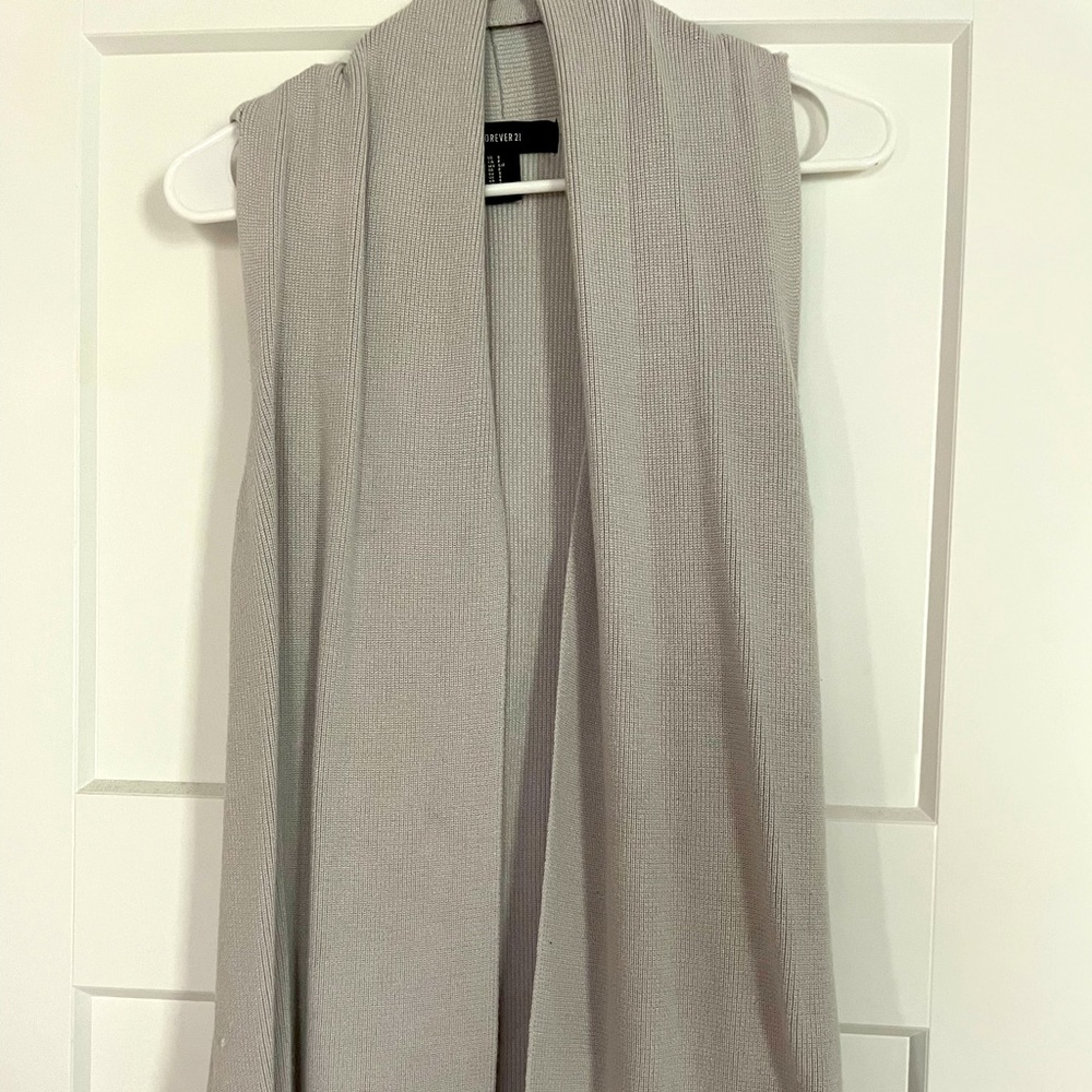 Forever 21 sweater vest size small